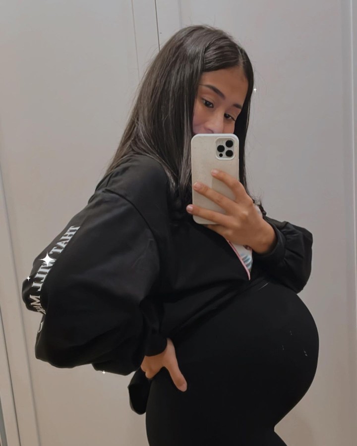 Istri dari presenter Tarra Budiman, Gya Sadiqah, saat ini sedang mengandung anak kedua mereka. Masuki trimester 3, Gya tampak makin menikamti kehamilannya nih.