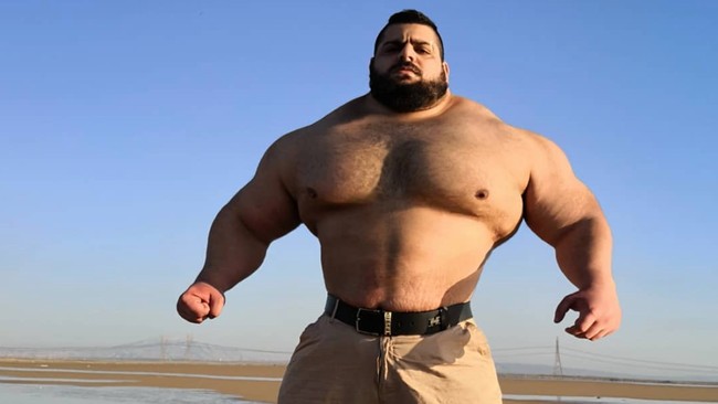 Nama Hulk Iran ramai diperbincangkan di media sosial belakangan ini. Dia memiliki nama asli Sajad Gharibi.