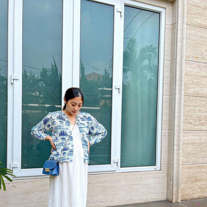 <p>Adik dari Nikita Willy, Winona Willy kini tengah menantikan kelahiran anak pertamanya nih Bunda. Ia dan suami Galih Bhaskara terlihat tak sabar bertemu dengan buah hati mereka. "<em>Counting days</em>," tulisnya pada unggahan terakhir. (Foto: Instagram @nonawilly16)</p>