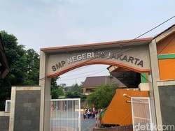 Alasan Guru SMPN di Jaksel Tegur Siswi Tak Berjilbab