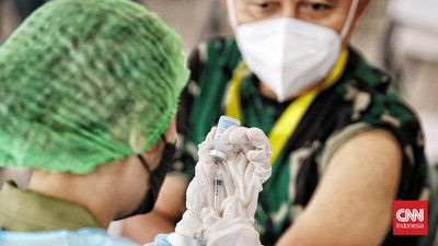 FOTO: Vaksin Booster Kedua untuk Nakes dan Relawan RSDC Wisma Atlit
