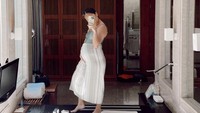 <p>Wanita berusia 33 tahun ini pun masih sibuk bekerja, lho Bunda. Wah semoga Gya sehat-sehat terus ya. (Foto: Instagram @gyaps)</p>