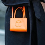 Brand Tas Terjangkau Favorit Artis Hollywood Ini Donasikan 10% Penjualan untuk Palestina