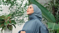 <p>Bella juga kerap mengunggah gaya berpakaiannya selama hamil nih Bunda. Terlihat keren dan trendy banget. (Foto: Instagram @_irishbella_)</p>