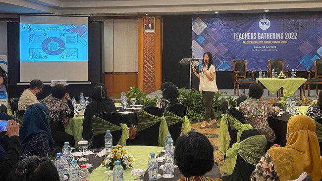 SGU menggelar acara Teacher's Gathering bertajuk 'Amazing and Creative Teacher, Amazing School' untuk meningkatkan kedekatan dengan para guru.