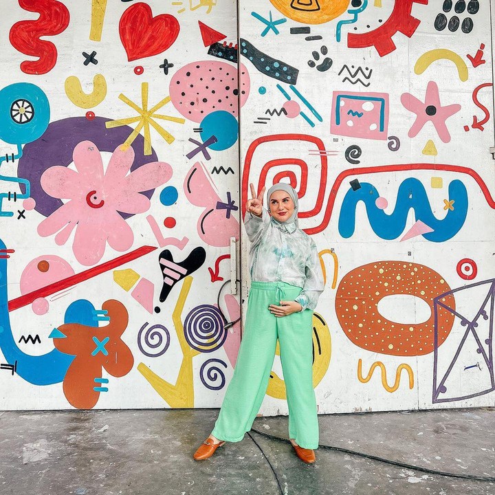 <p>Diketahui janin di dalam perut Bella berjenis kelamin perempuan nih Bunda. <em>"Verified</em> Kira-kira nanti <em>baby girl</em> lebih mirip mommy atau daddy ya?" tulis Bella dalam salah satu unggahannya. (Foto: Instagram @_irishbella_)</p>
