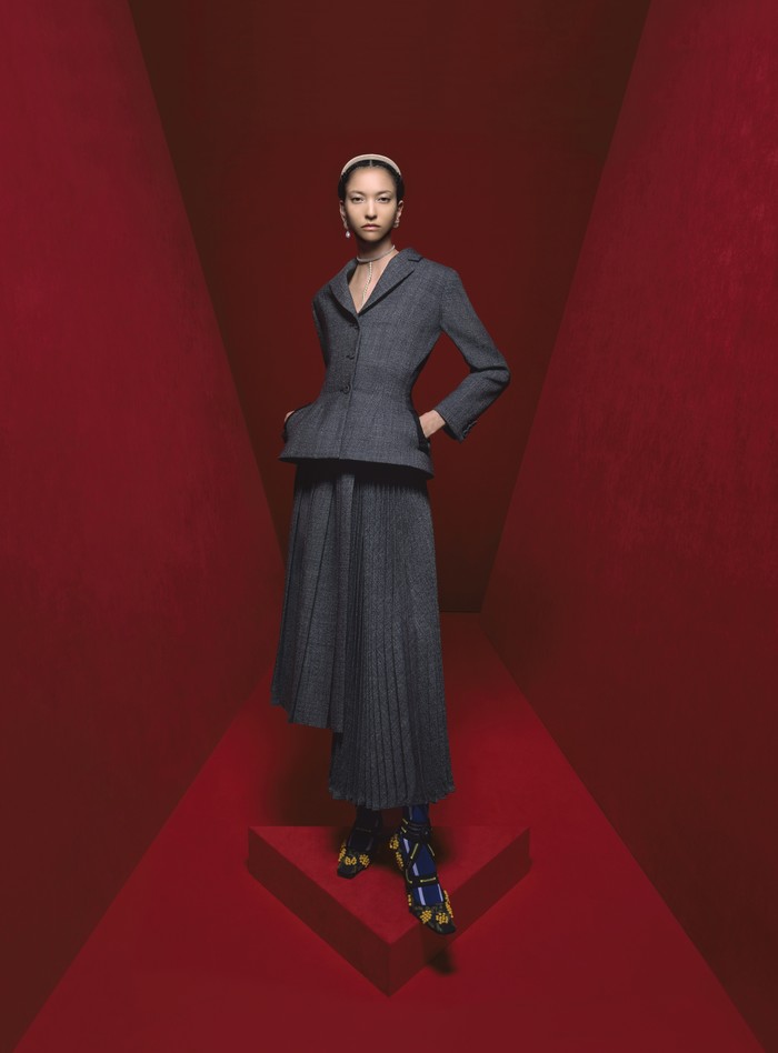 Pada koleksi ini, Dior berkolaborasi dengan D-Lab sebuah startup asal Italia untuk menggarap busana berfitur khusus di mana dapat menyesuaikan dengan suhu tubuh. Foto: Brigitte Niedermair