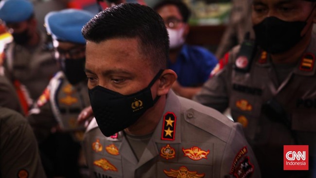 Penetapan Irjen Ferdy Sambo sebagai tersangka dalam kasus pembunuhan Brigadir J masih menyisakan sejumlah hal yang belum terungkap.