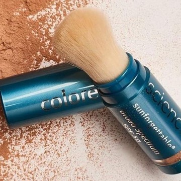 img-title Praktis untuk Reapply, Seberapa Efektif Sunscreen Powder Melindungi Kulit dari Sinar Matahari?