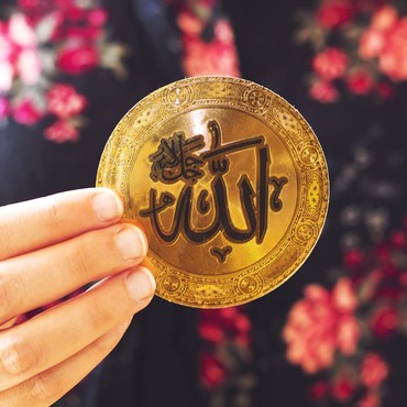 Daftar 99 Asmaul Husna yang Lengkap dengan Terjemahan