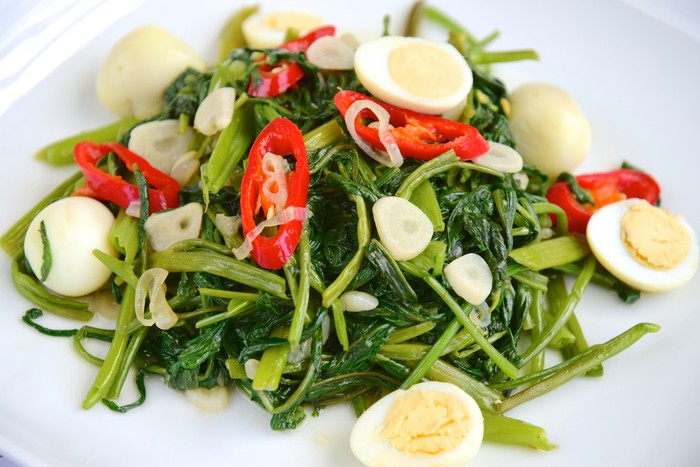 Stir-fried Kale Quail Eggs (Stir-fried Water Spinach with Quail Eggs)