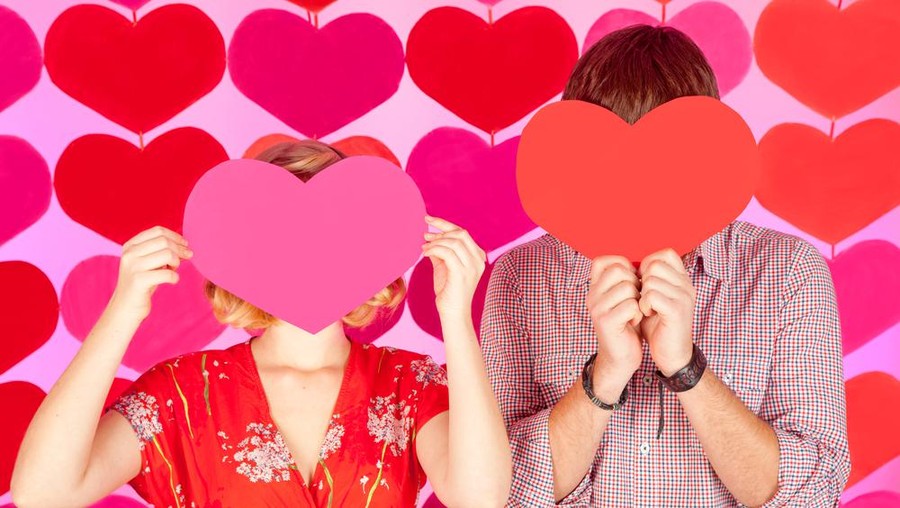 Ilustrasi Pasangan Jatuh Cinta Ilustrasi Pasangan Jatuh Cinta