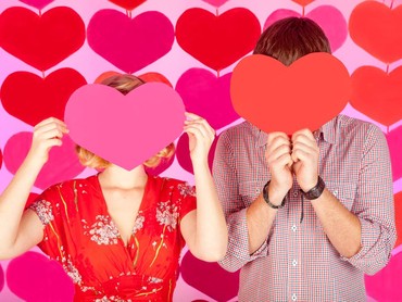 img-title 7 Tanda Wanita Sedang Jatuh Cinta Menurut Psikologi