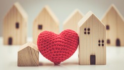 Wanita Ini Perdaya 20 Pacar untuk Belikan iPhone demi Beli Rumah di Desa