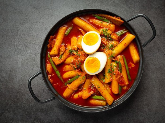 Ilustrasi tteokbokki/ Freepik.com/ Korea food photo created by jcomp