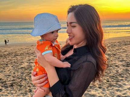 7 Kisah Bunda Selebriti yang Menikmati Perjalanan Menyusui, Ada Aurel hingga Lesti