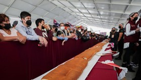 FOTO: Menyicip Sandwich Sepanjang 74 Meter di Meksiko
