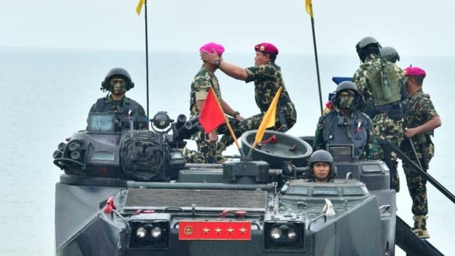 KSAL Yudo memimpin serbuan amfibi dalam latihan bersama Australia di Dabo Singkep, Kepulauan Riau dan disaksikan langsung oleh Panglima Andika.