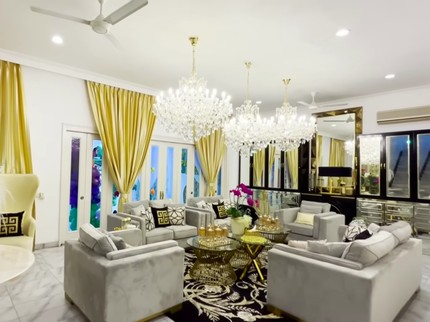 7 Potret Rumah Tasyi Kembaran Tasya Farasya, Mewah Bernuansa Gold