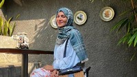 <p>Rasa syukur membuat Wanda Hamidah ingin mulai belajar memakai hijab, Bunda. Ia pun mengaku proses yang ia lalui masih sangat panjang. (Foto: Instagram: @wanda_hamidah)</p>
