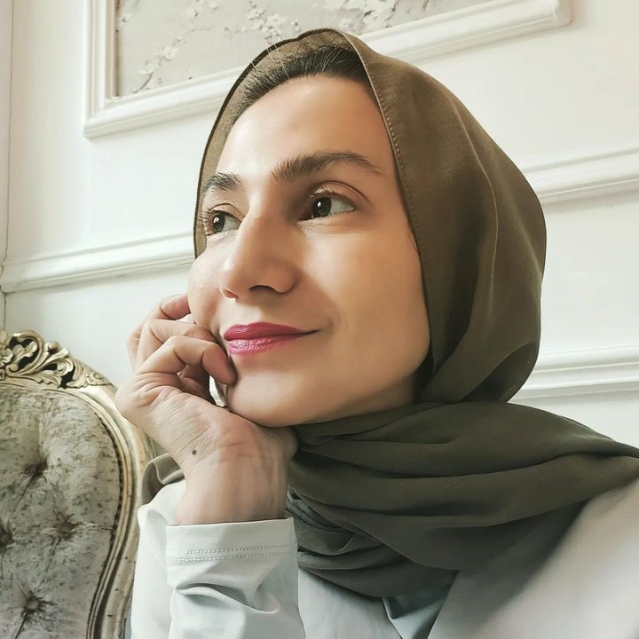 <p>Artis sekaligus politikus Wanda Hamidah muncul dengan tampilan berbeda nih, Bunda. Wanda memutuskan untuk menutup auratnya dan mengenakan hijab. (Foto: Instagram: @wanda_hamidah)</p>