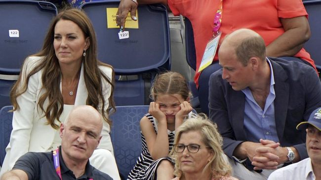 Duke dan Duchess of Cambridge Pangeran William dan Kate Middleton mengajak putrinya yang berusia 7 tahun ke Commonwealth Games di Birmingham, Inggris.