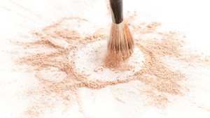 BeauPicks: 4 Sunscreen Powder yang Praktis Dibawa Saat Traveling, Mudah untuk Reapply dan Anti-Lengket!