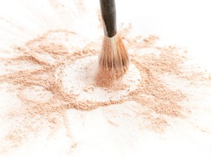 BeauPicks: 4 Sunscreen Powder yang Praktis Dibawa Saat Traveling, Mudah untuk Reapply dan Anti-Lengket! 