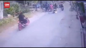 VIDEO: Remaja Dikeroyok Saat Asik Joget Dangdut. 7 Orang Ditangkap Pol