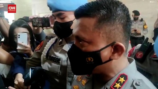 Timsus Mabes Polri mencari data di ruangan-ruangan rumah Ferdy Sambo di Magelang, baik di lantai satu dan dua.