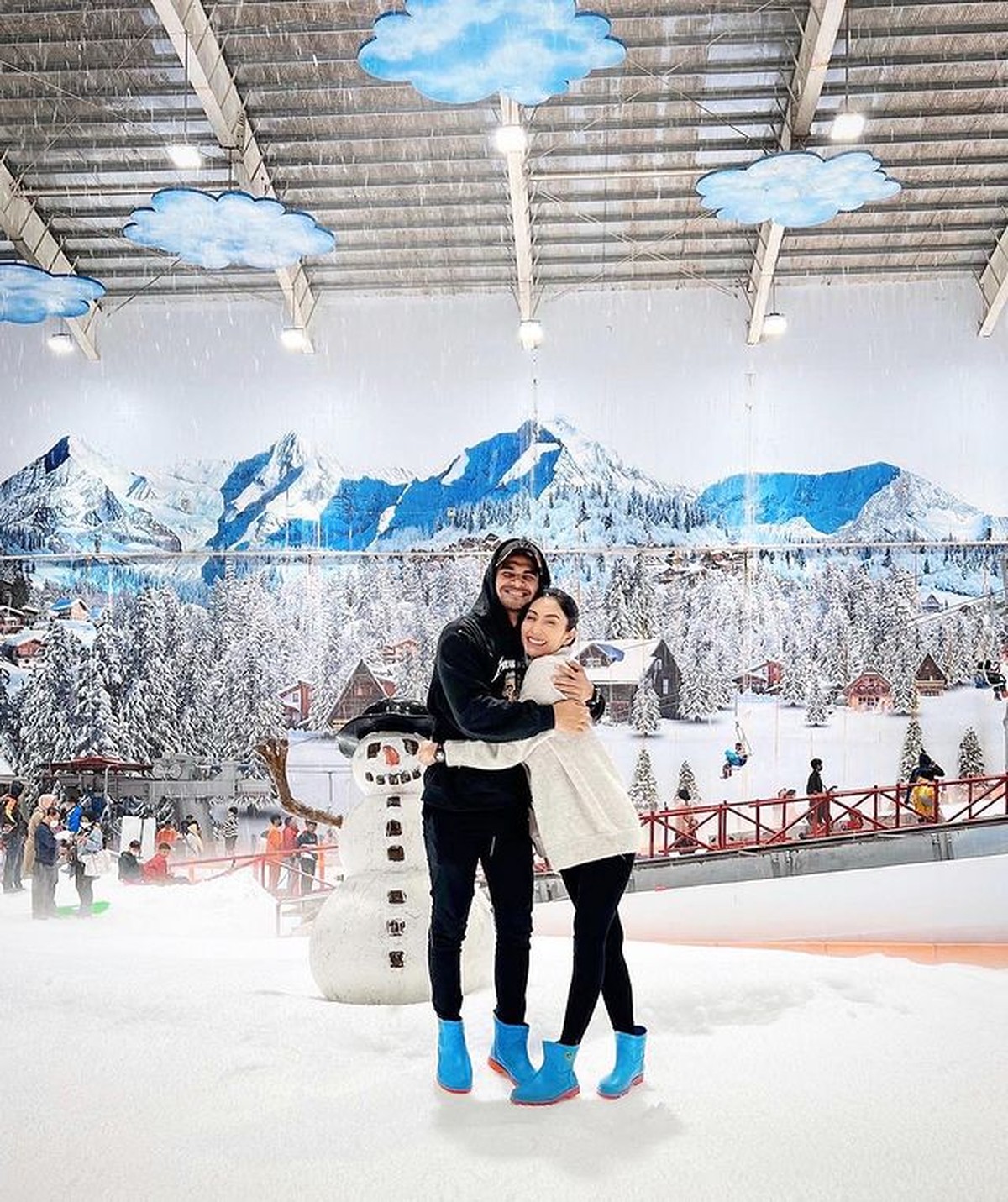 Tyas Mirasih dan Tengku Tezi