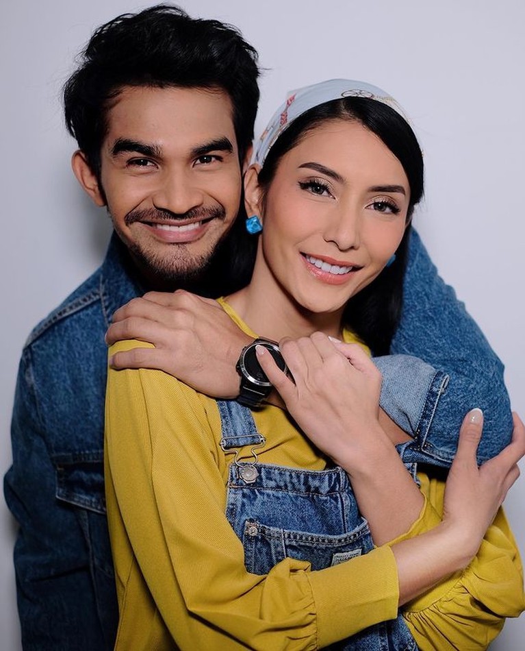 Tyas Mirasih dan Tengku Tezi Tyas Mirasih dan Tengku Tezi