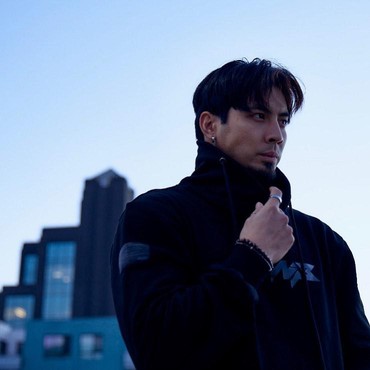 Yoshi Sudarso Aktor Indonesia yang Adu Akting dengan Brad Pitt di 'Bullet Train'