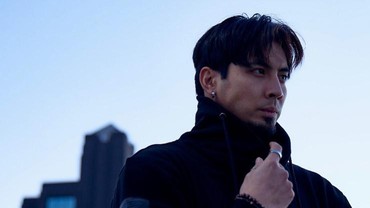 Yoshi Sudarso Aktor Indonesia yang Adu Akting dengan Brad Pitt di 'Bullet Train'