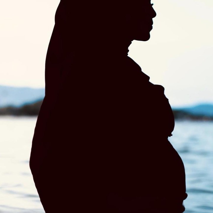 <p>Selain membagikan aktivitasnya, perempuan berusia 29 tahun ini juga membagikan ragam informasi bagi Bunda yang sedang mengandung. (Foto: Instagram @uyainaarshad)</p>