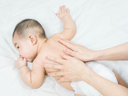 Ini 3 Pijatan yang Bisa Redakan Batuk Pilek Anak Secara Alami