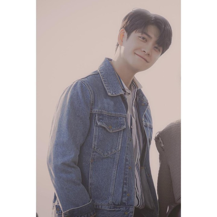 <p>Tak hanya itu, Kang Tae Oh juga tak pernah gagal mencuri perhatian penonton lewat senyuman yang manis. Ditambah lagi, ia sangat perhatian kepada Woo Young Woo yang diperankan oleh Park Eun Bin. (Foto: Instagram @manofcreation_official)</p>