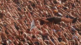 FOTO: Puluhan Ribu Metalhead Meriahkan Festival Wacken Open Air 2022