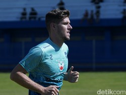 Cedera Paha, Nick Kuipers Bakal Main Lawan Dewa United?