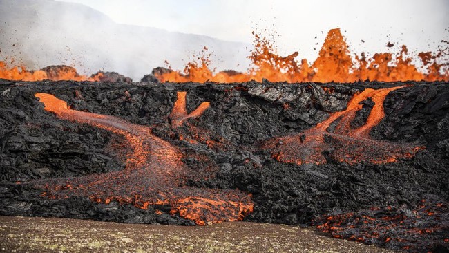 Islandia telah mendeklarasikan status darurat di negara itu imbas peningkatan aktivitas vulkanis.