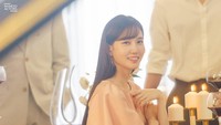 <p>Ketika membintangi drama Korea <em>Do You Like Brahms,</em> Park Eun Bin tampak membuat rambutnya lebih panjang. Ia juga menyemir rambut dengan warna kecoklatan. Sedangakan poninya diarahkan ke samping. (Foto: Instagram @eunbining0904)</p>