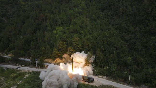 Sejak China memulai latihan militer di perairan dekat Taiwan pada Kamis (4/8), situasi di kedua wilayah itu semakin panas. Berikut perkembangan situasi terkini.