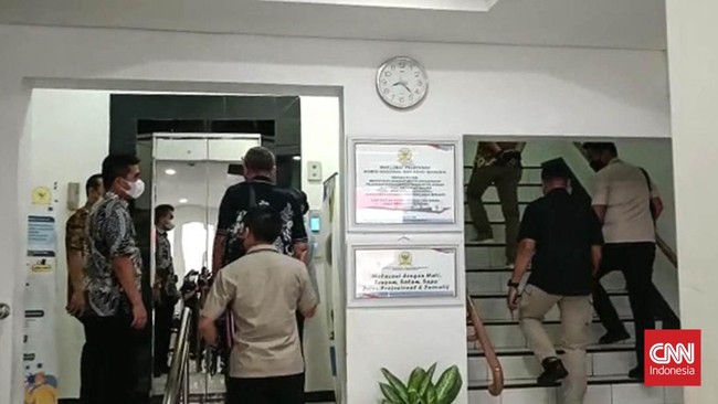 Komisioner Komnas HAM Choirul Anam menyebut kasus penembakan Brigadir J semakin terang usai memeriksa 10 ponsel dari pihak terkait.