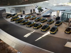 Produksi Terakhir BMW i3 Tampil Mewah dengan Sentuhan Warna Gold