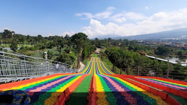 7 Tempat Wisata Bandung yang Unik, Ada Rainbow Slide