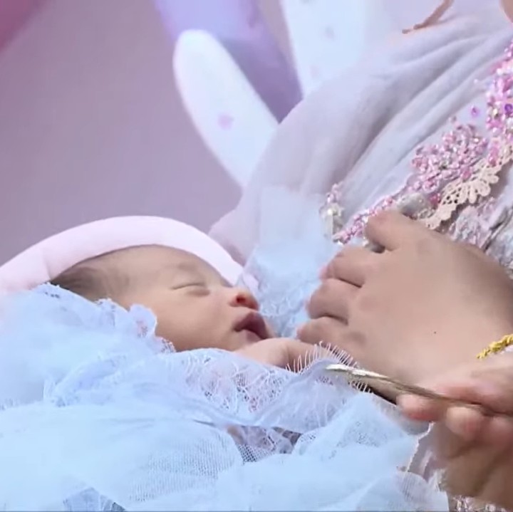<p>Nama depan Cut diambil dari nama wanita Aceh. Sedangkan itu, Raifa memiliki arti 'kebaikan'. Sedangkan Ara Moana diambil dari bahsa Polinesia yang berarti 'jalan kecil menuju lautan'. (Foto: YouTube Ricis Official)</p>