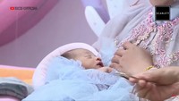 <p>Putri Ria Ricis dan Teuku Ryan memiliki nama yang indah, Bunda. Bayi itu diberi nama Cut Raifa Aramoana. (Foto: YouTube Ricis Official)</p>