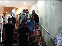 Terungkap! Ini Alasan Roy Suryo Pakai Penyangga Leher