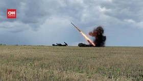 VIDEO: Roket-roket Ukraina Gempur Rusia di Wilayah Kharkiv