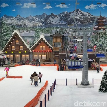 Intip Keseruan Bermain di Trans Snow Surabaya